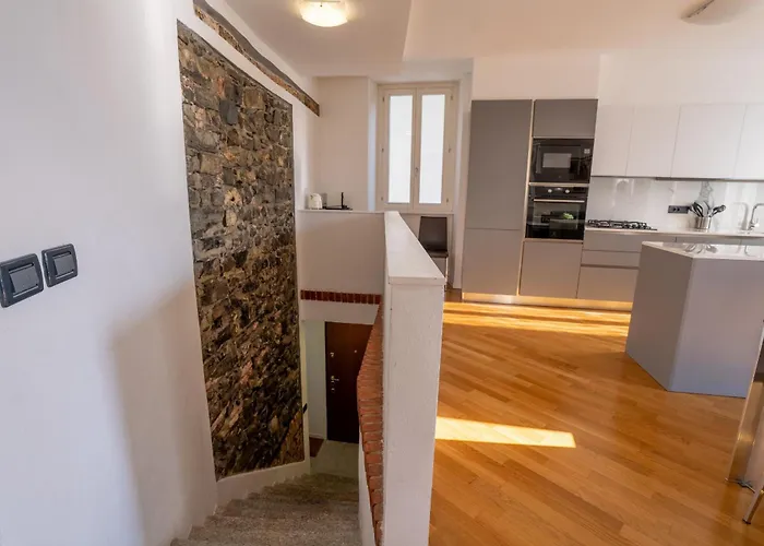Apartment In -